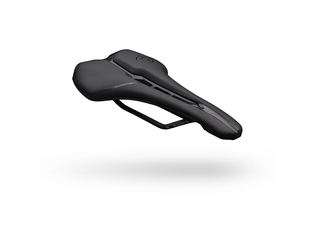 Pro Falcon - Sadel performance - 132 mm bred - Sort